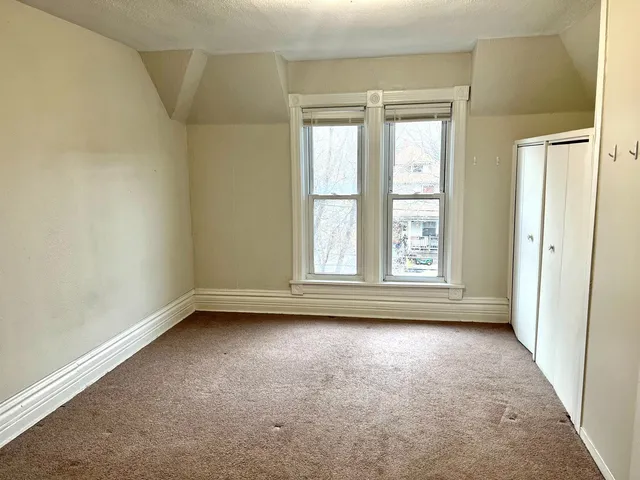 $1,300 | 674 St Charles Street, Elgin, IL 60120