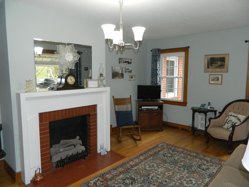 225 Maple Street Glade Spring, VA 24340 - Photo 7 of 66 Gallery Image 7