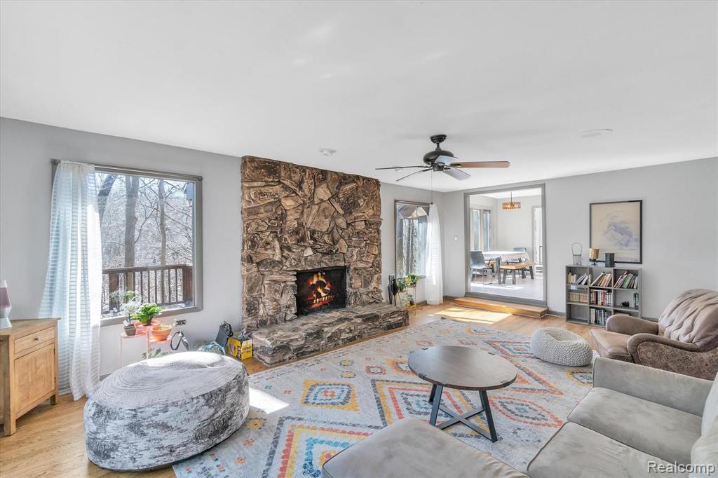 34412 Quaker Valley Road Farmington Hills, MI 48331 - Photo 20 of 57