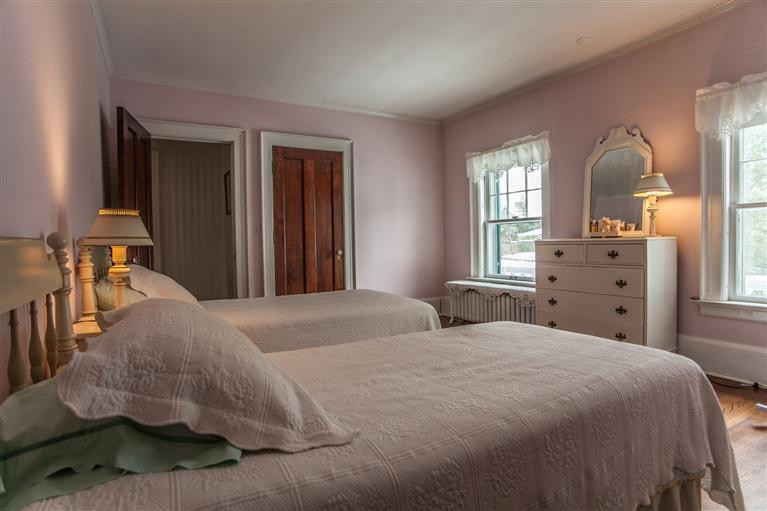 1710 Cambridge Road Ann Arbor, MI 48104 - Photo 35 of 46 Photo 35