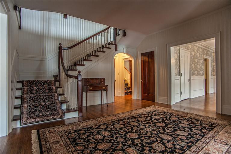 1710 Cambridge Road Ann Arbor, MI 48104 - Photo 4 of 46 Photo 4