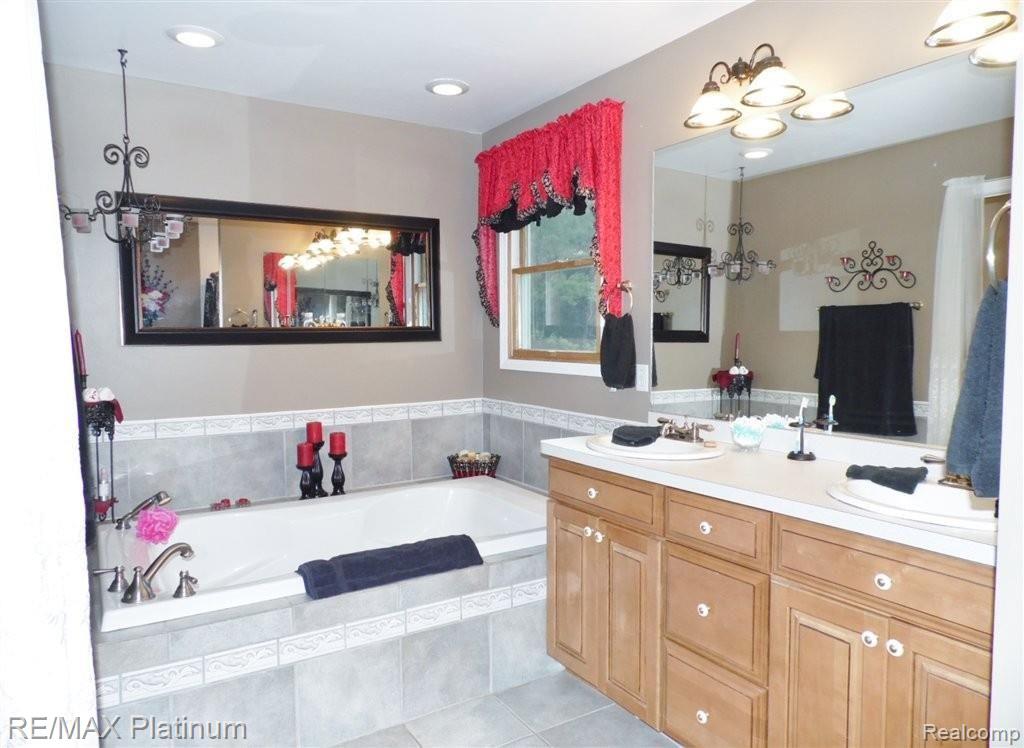 5180 Reds Way Howell, MI 48855 - Photo 6 of 24 Master Bath.JPG