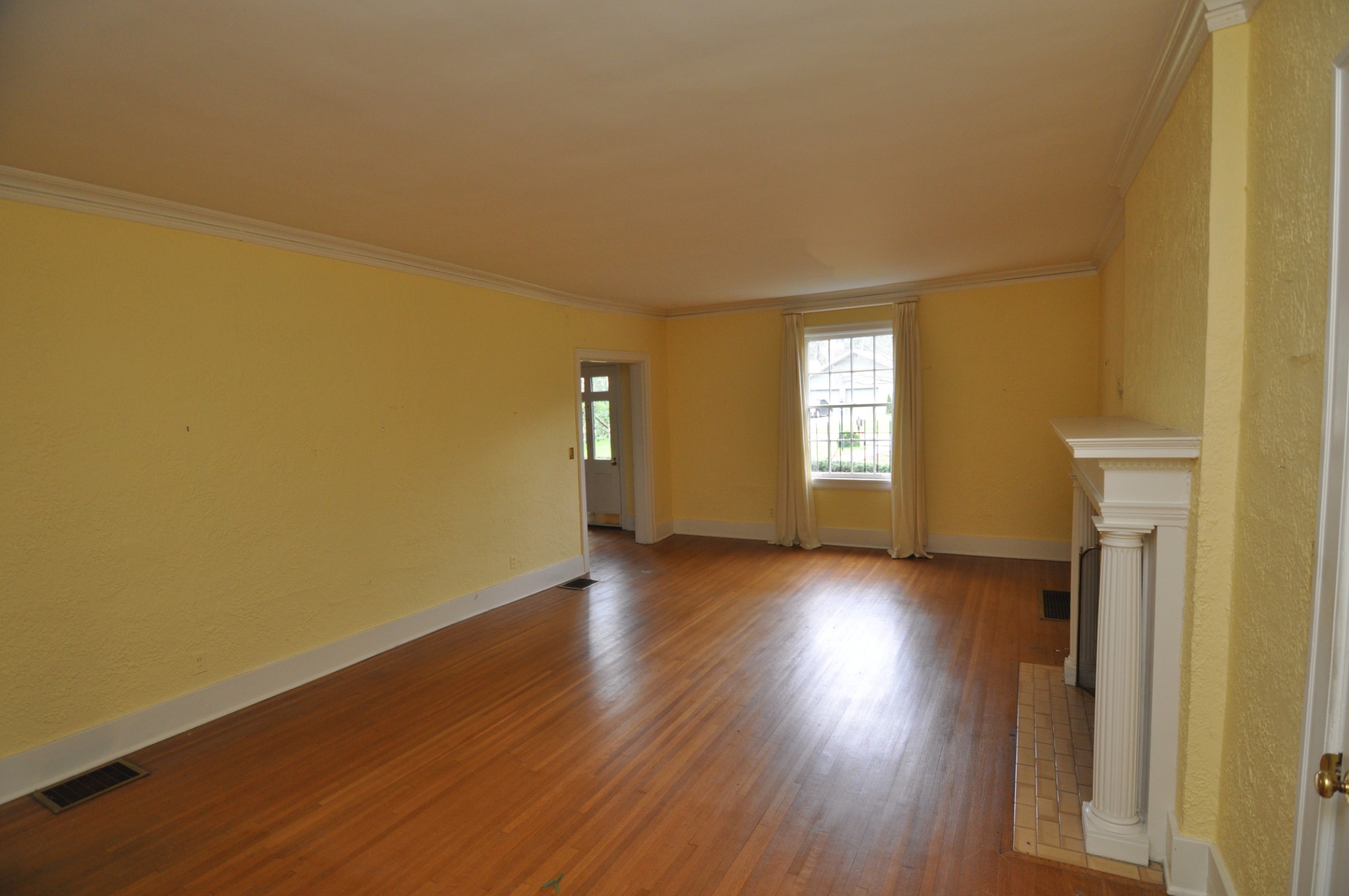 201 Mockingbird Road Nashville, TN 37205 - Photo 3 of 49 an empty room with wooden floor and windows