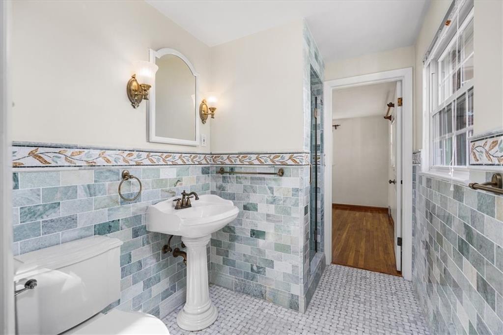 251 Shafer Road Coraopolis, PA 15108 - Photo 18 of 34 Gallery Image 18