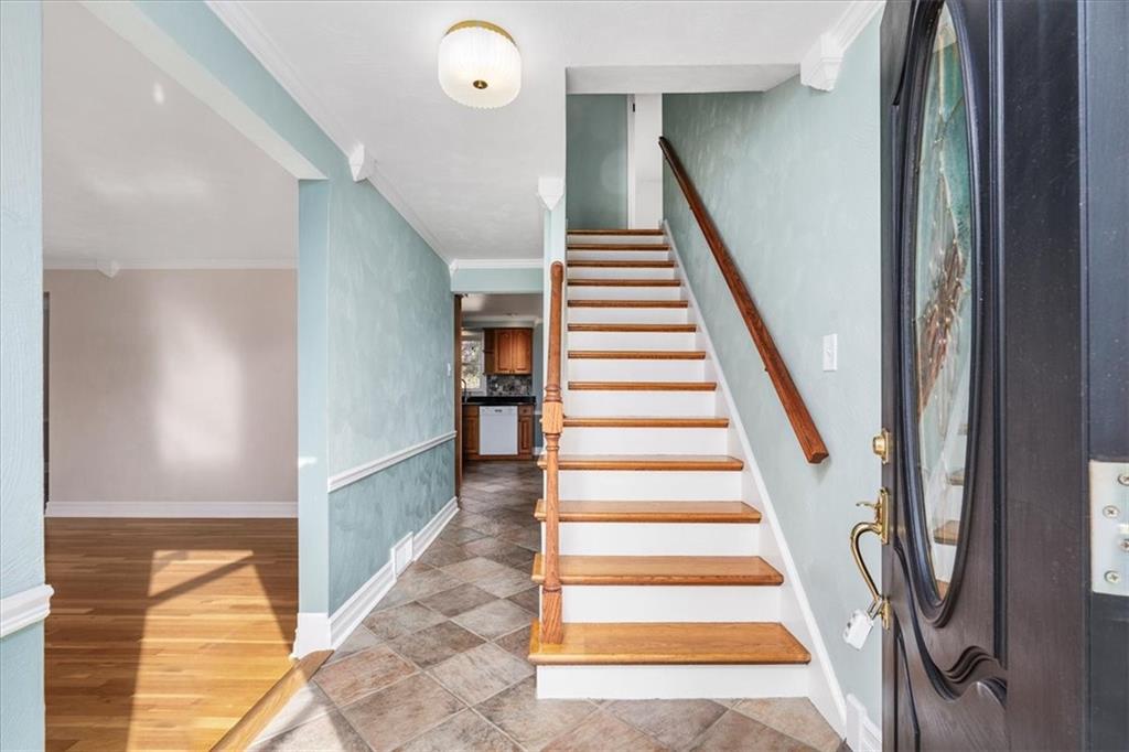 251 Shafer Road Coraopolis, PA 15108 - Photo 3 of 34 Gallery Image 3