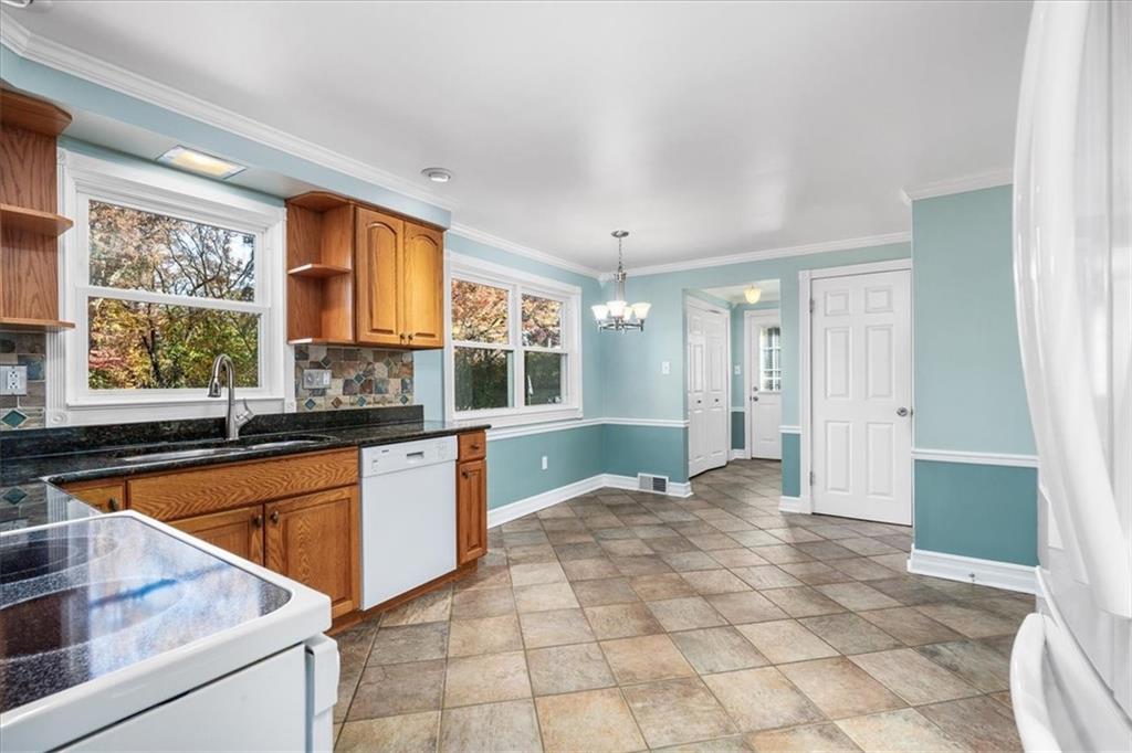 251 Shafer Road Coraopolis, PA 15108 - Photo 8 of 34 Gallery Image 8