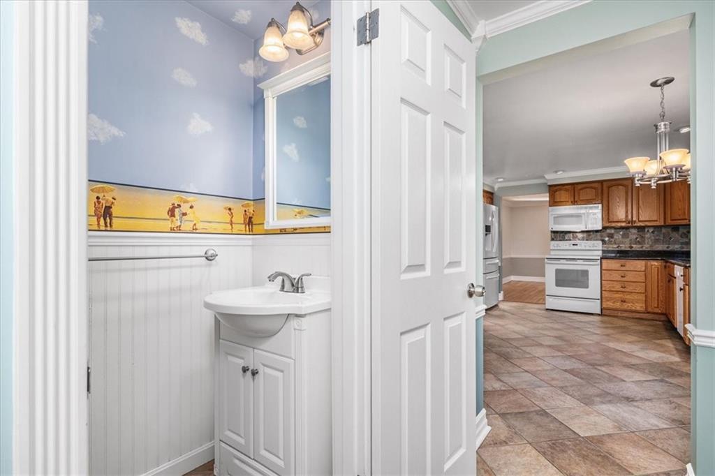 251 Shafer Road Coraopolis, PA 15108 - Photo 10 of 34 Gallery Image 10