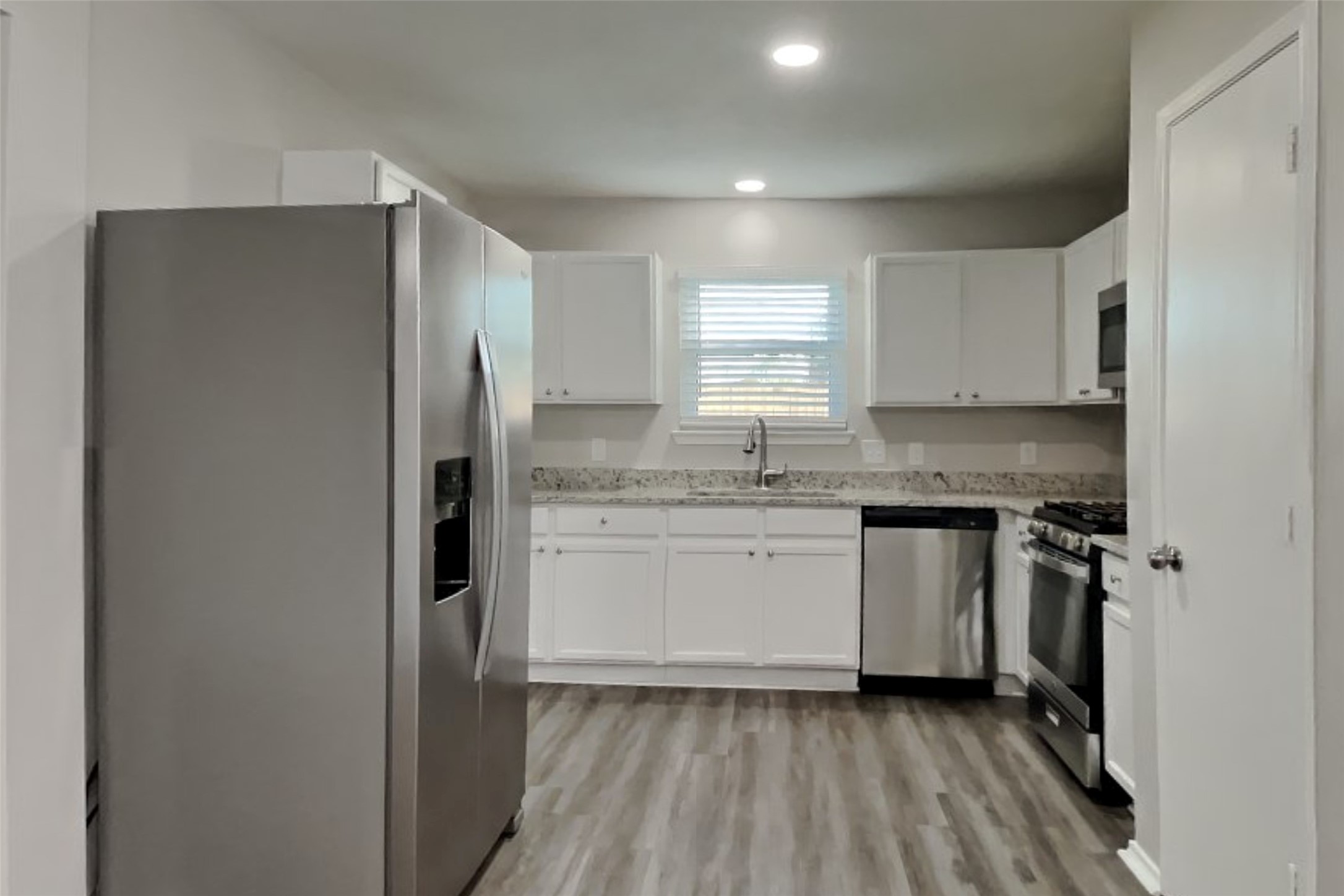 4102 Sand Ripple Lane Katy, TX 77449 - Photo 4 of 20