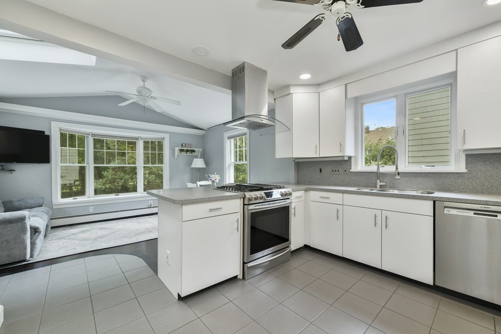 11 Waldo Road Milton, MA 02186 - Photo 9 of 29 Gallery Image 9