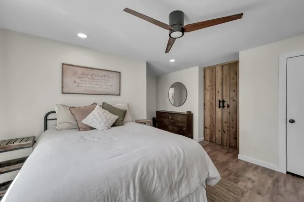 a view of a house with backyard and trees