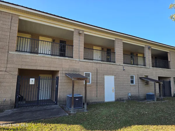 $235,000 | 300 Maple Street North, Ahoskie, NC 27910