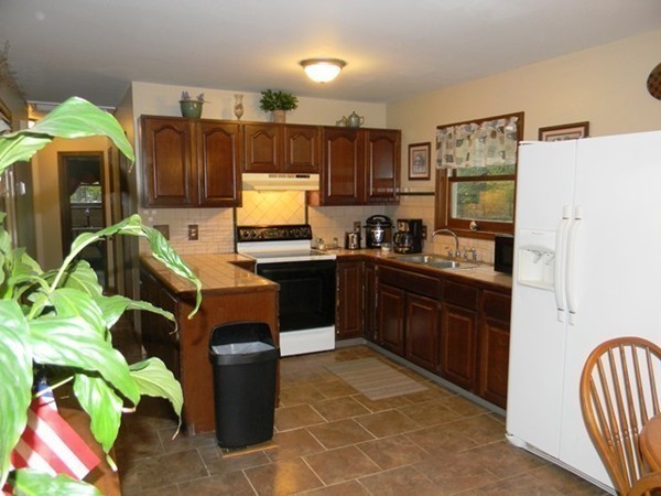 20 School House Road Phillipston, MA 01331 - Photo 3 of 21