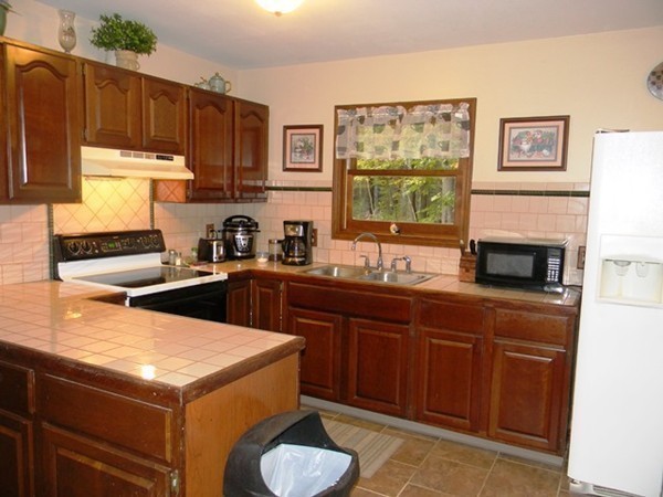 20 School House Road Phillipston, MA 01331 - Photo 4 of 21