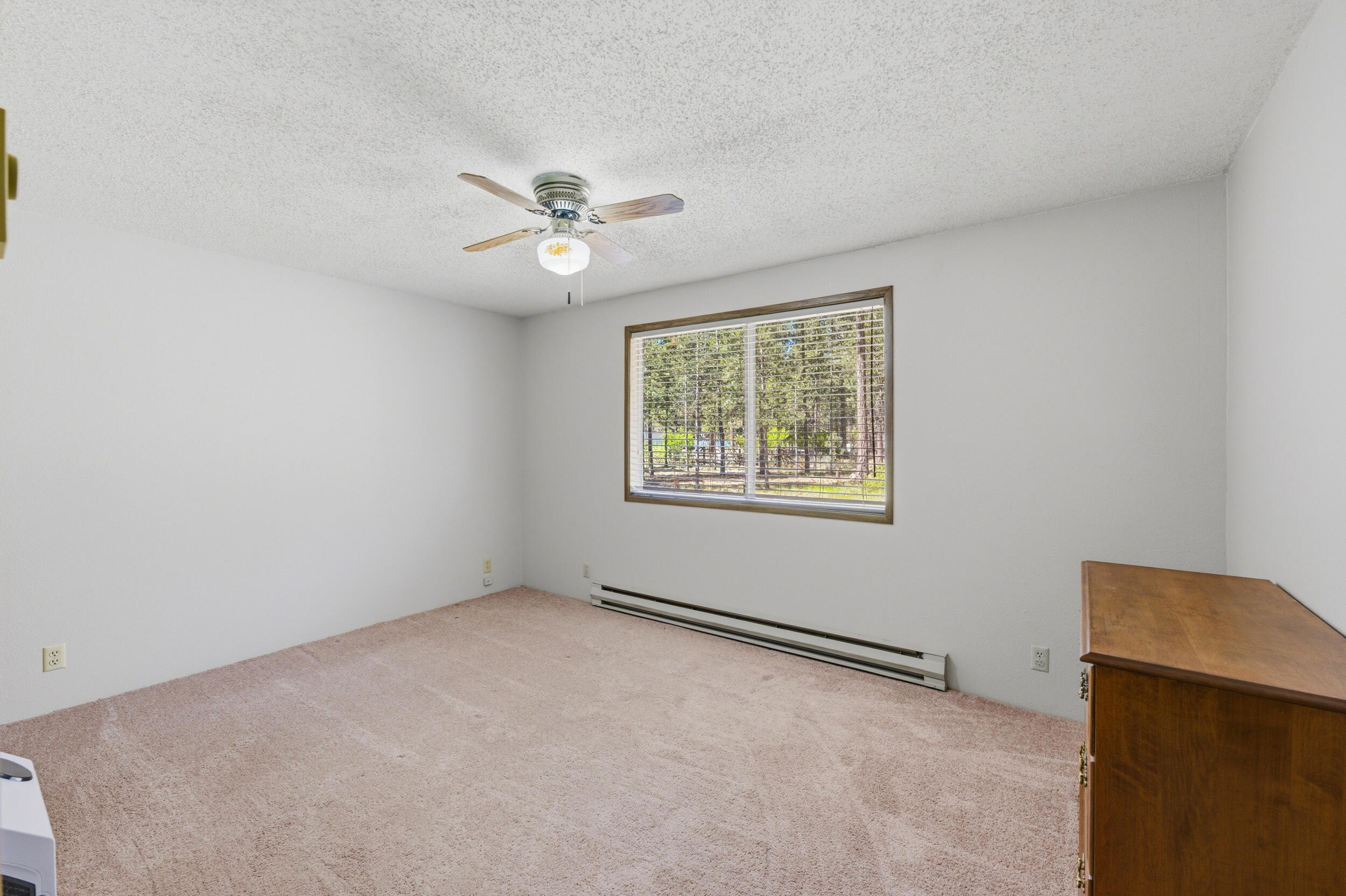 50868 Doe Loop La Pine, OR 97739 - Photo 23 of 51 an empty room with windows and fan