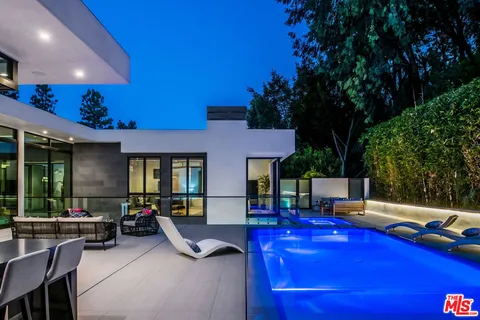 $14,600,000 | 1049 Loma Vista Drive, Beverly Hills, CA 90210