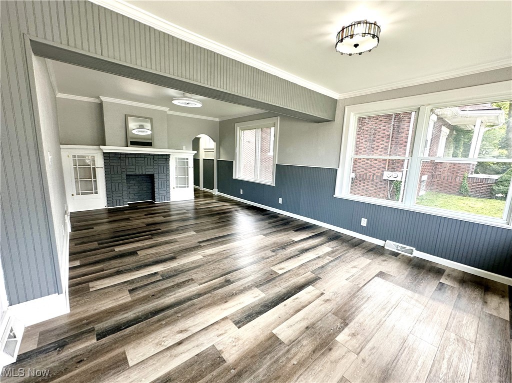 121 Pikeview Road Weirton, WV 26062 - Photo 4 of 41 Living room featuring a decorative fireplace, and arched walkways