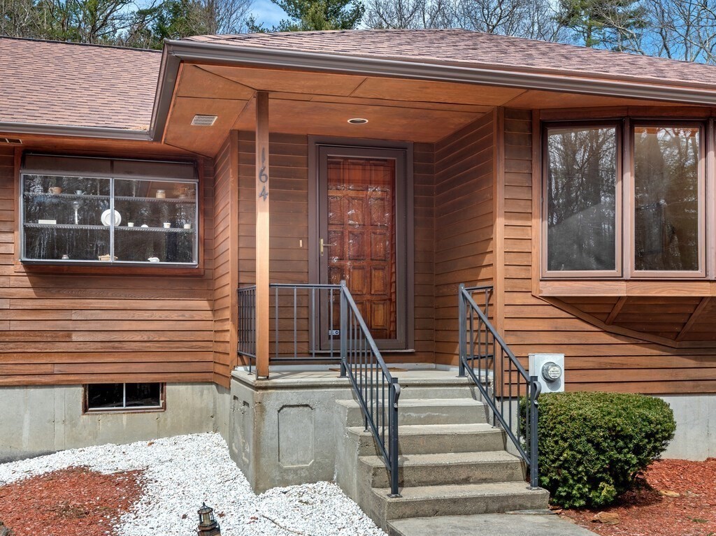 164 Berry Corner Road Charlton, MA 01507 - Photo 2 of 40 Gallery Image 2