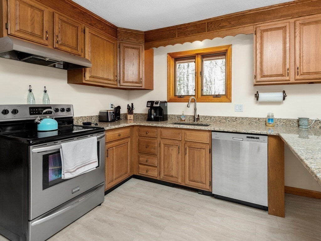 164 Berry Corner Road Charlton, MA 01507 - Photo 3 of 40 Gallery Image 3