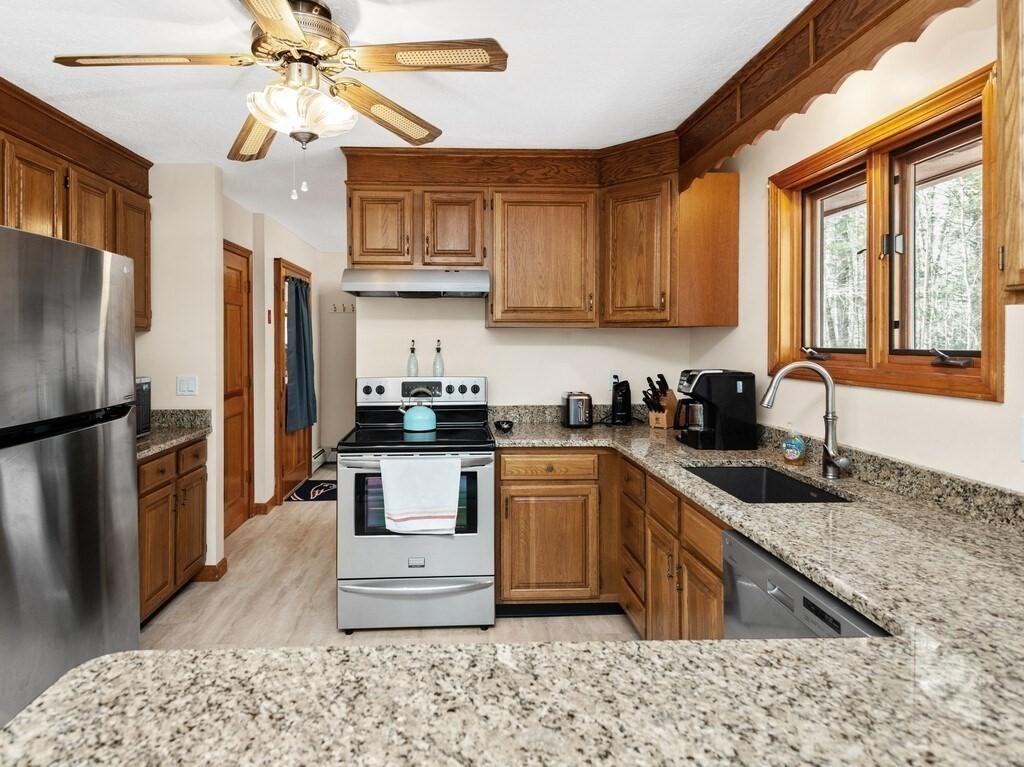 164 Berry Corner Road Charlton, MA 01507 - Photo 4 of 40 Gallery Image 4