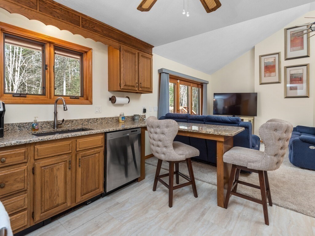 164 Berry Corner Road Charlton, MA 01507 - Photo 7 of 40 Gallery Image 7