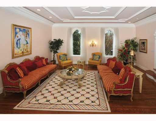2 Woodcliff Road Fox Chapel, PA 15238 - Photo 5 of 18 Living Room. SUNKEN SETTING, HARD WOOD FLOORS