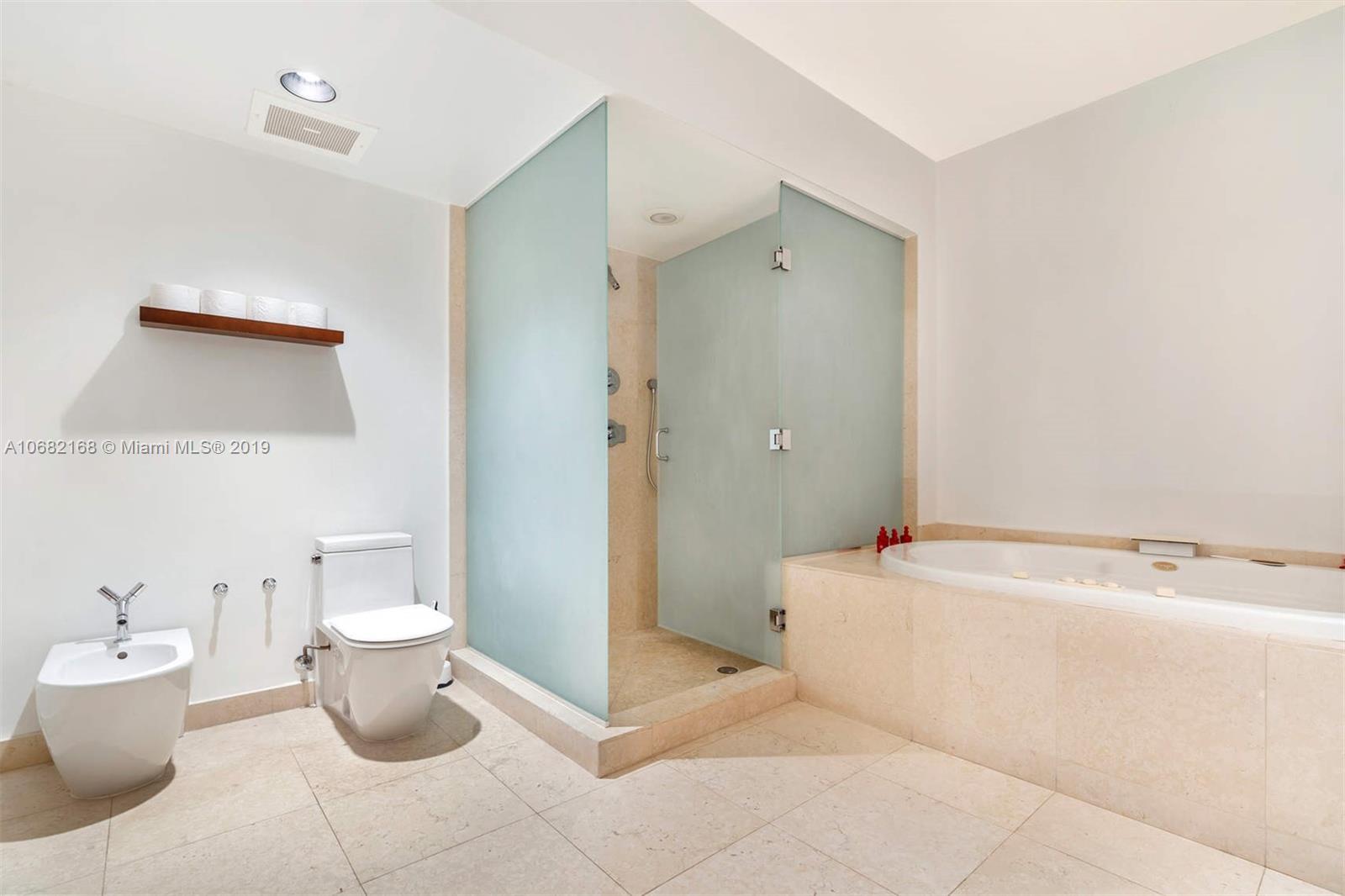 450 Alton Road, Unit 810 Miami Beach, FL 33139 - Photo 4 of 23
