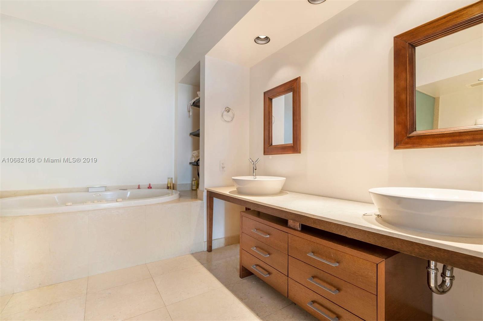 450 Alton Road, Unit 810 Miami Beach, FL 33139 - Photo 5 of 23