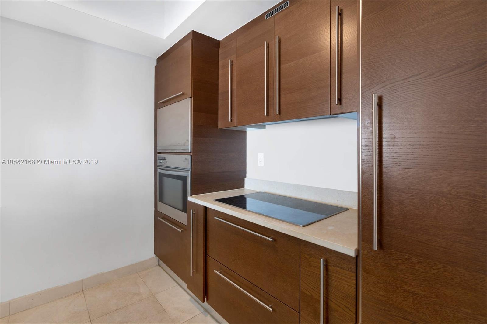 450 Alton Road, Unit 810 Miami Beach, FL 33139 - Photo 8 of 23