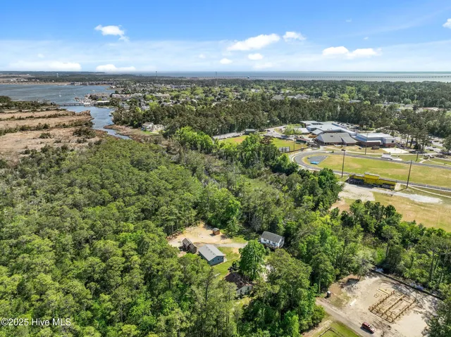 $450,000 | 132 Ward Lane, Manteo, NC 27954