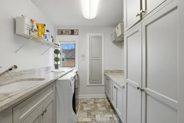 $1,249,000 | 33 West Eureka Avenue, Lemont, IL 60439
