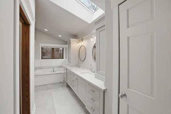 $1,100,000 | 33 West Eureka Avenue, Lemont, IL 60439