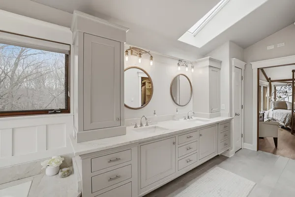 $1,100,000 | 33 West Eureka Avenue, Lemont, IL 60439