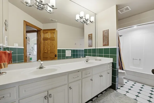 $1,249,000 | 33 West Eureka Avenue, Lemont, IL 60439