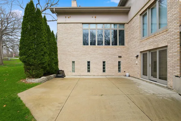 $1,100,000 | 33 West Eureka Avenue, Lemont, IL 60439