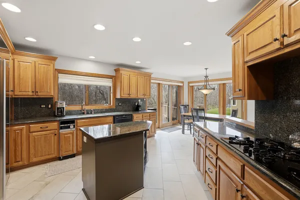 $1,249,000 | 33 West Eureka Avenue, Lemont, IL 60439