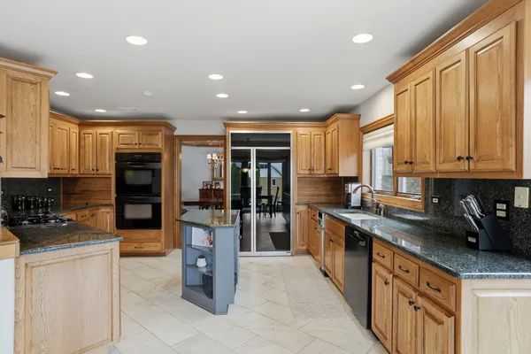$1,249,000 | 33 West Eureka Avenue, Lemont, IL 60439