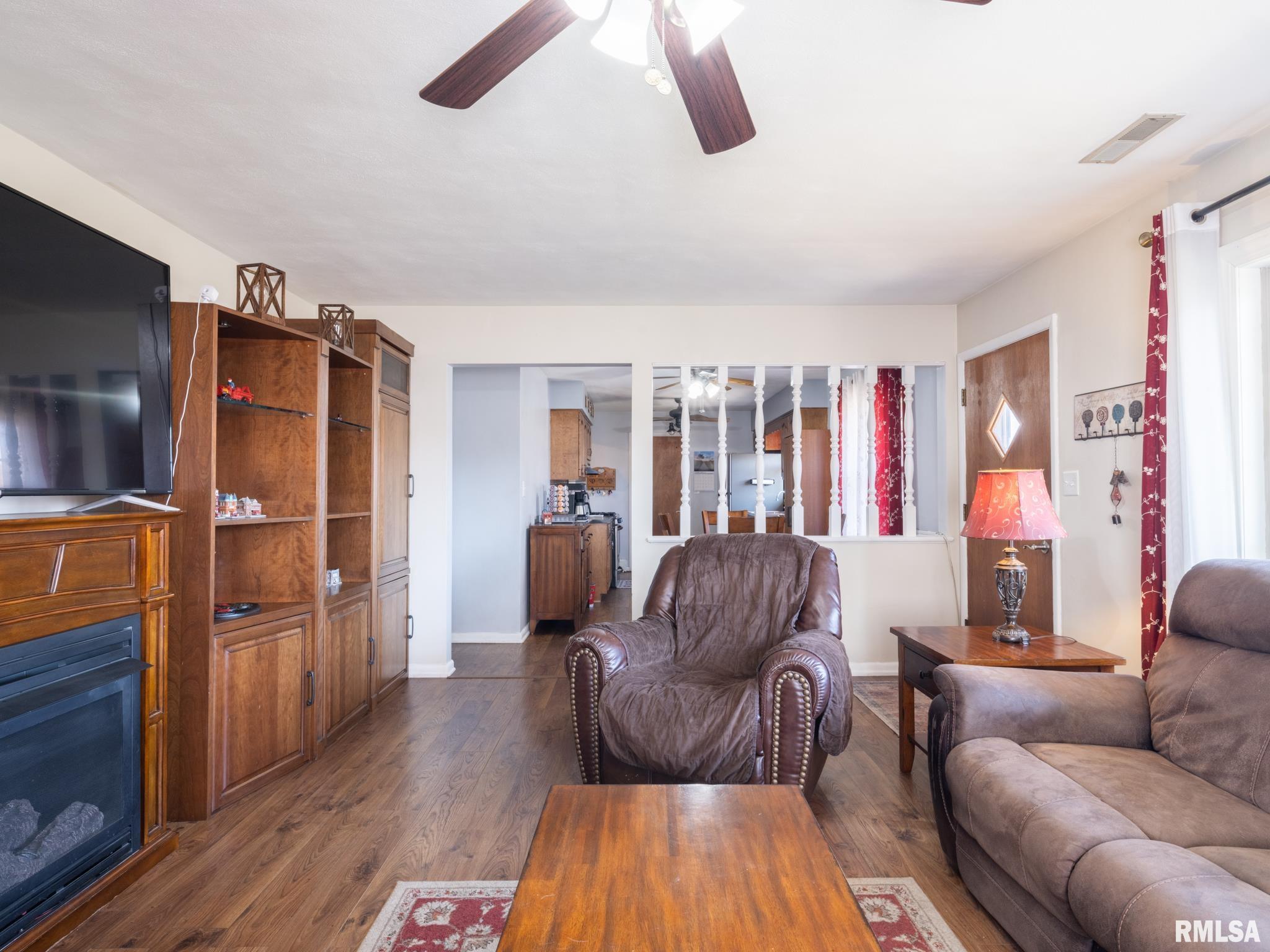 113 North 6th Street Dunlap, IL 61525 - Photo 2 of 55