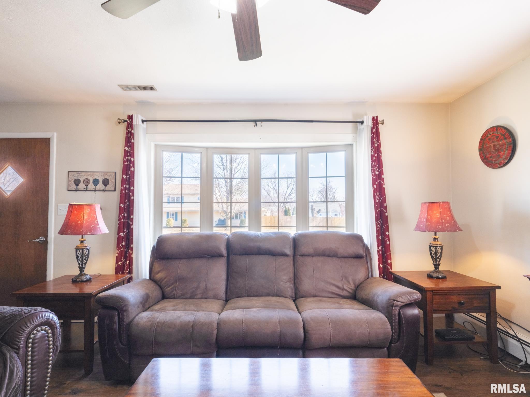 113 North 6th Street Dunlap, IL 61525 - Photo 4 of 55