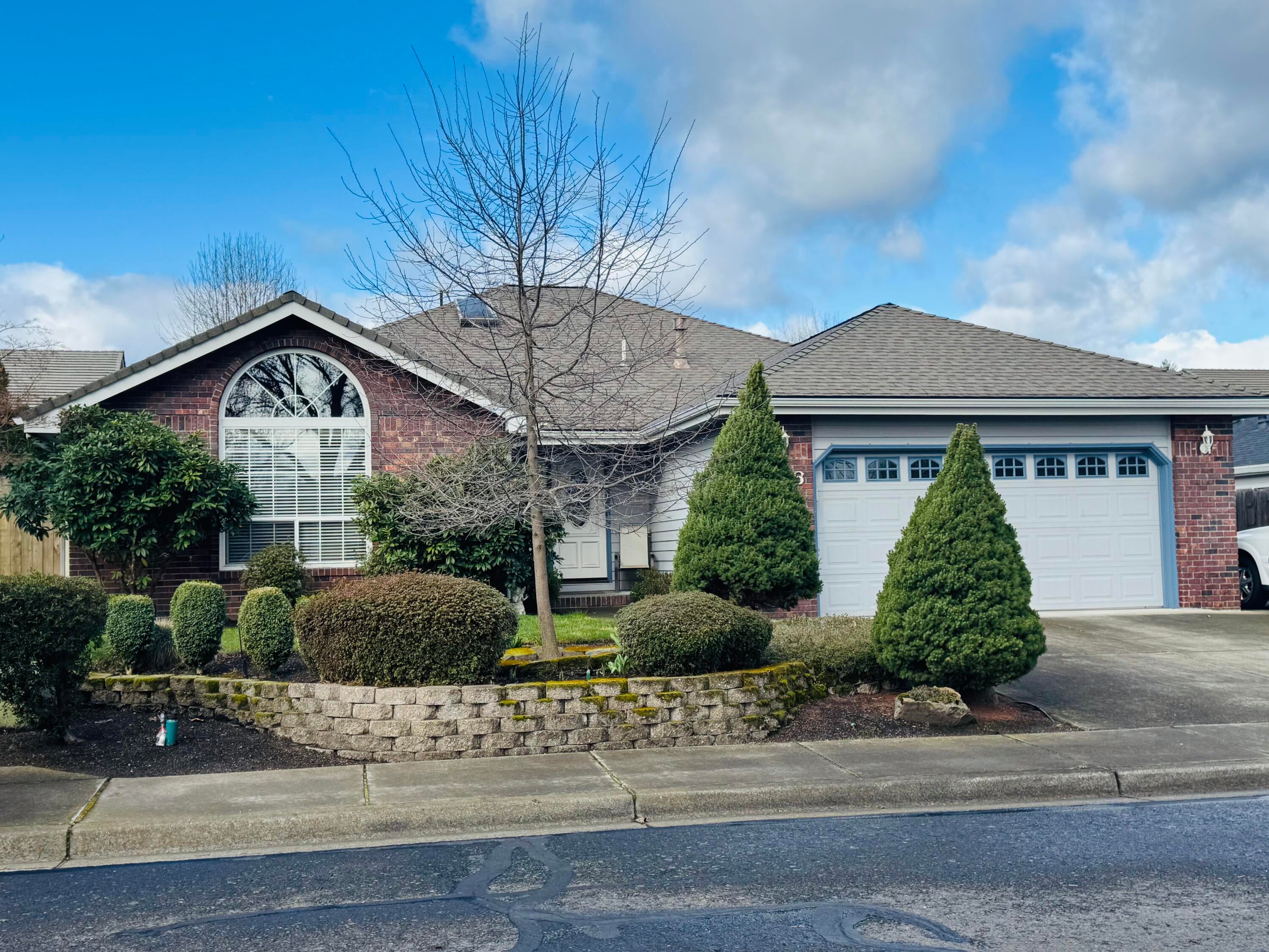 296 Brandon Street Central Point, OR 97502 - Photo 1 of 30 Front