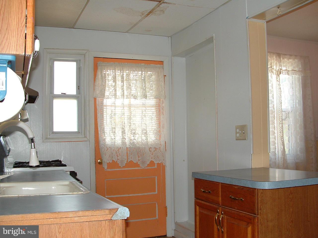 7337 Berkshire Road Baltimore, MD 21224 - Photo 5 of 18 Kitchen