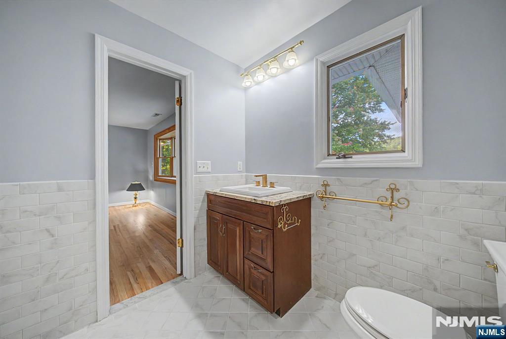141 Shore Road Denville, NJ 07834 - Photo 24 of 48 Gallery Image 24