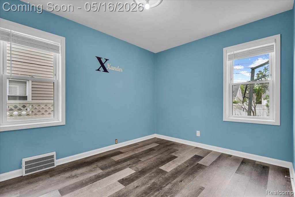 1174 Columbia Road Berkley, MI 48072 - Photo 16 of 41