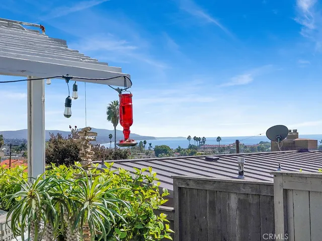 a view of entryway of house