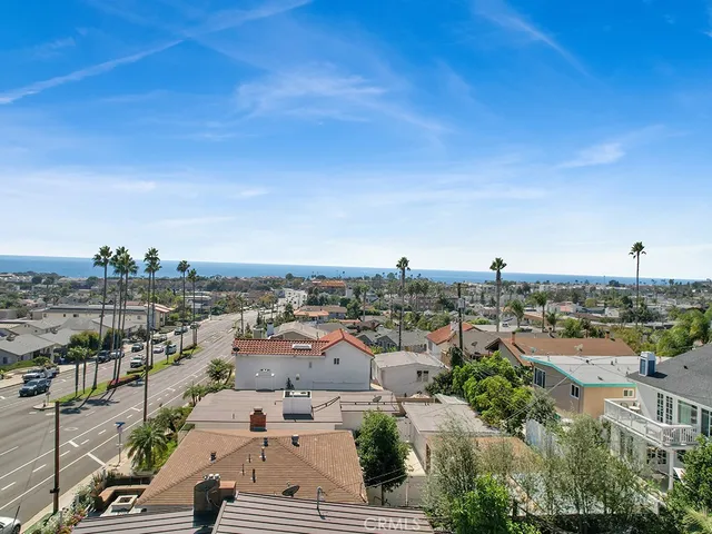 a view of a yard with plants
