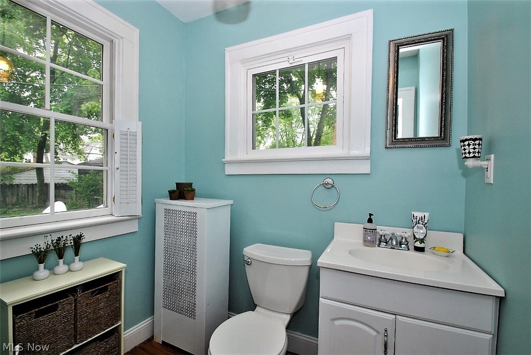 3334 Ingleside Road Shaker Heights, OH 44122 - Photo 10 of 35 Large half bath is located off the kitchen.
