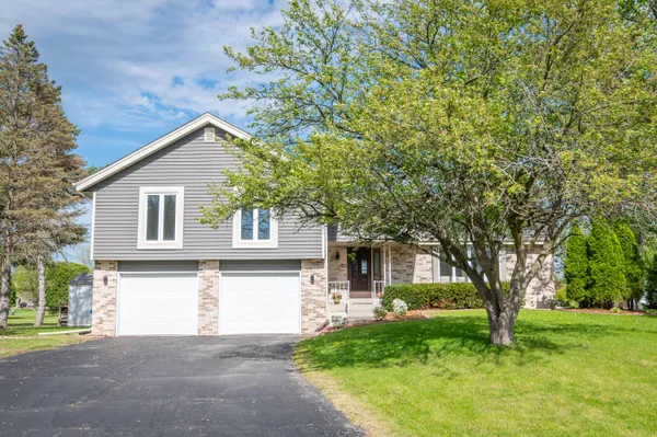 $500,000 | W356N5886 Meadow Court, Oconomowoc, WI 53066