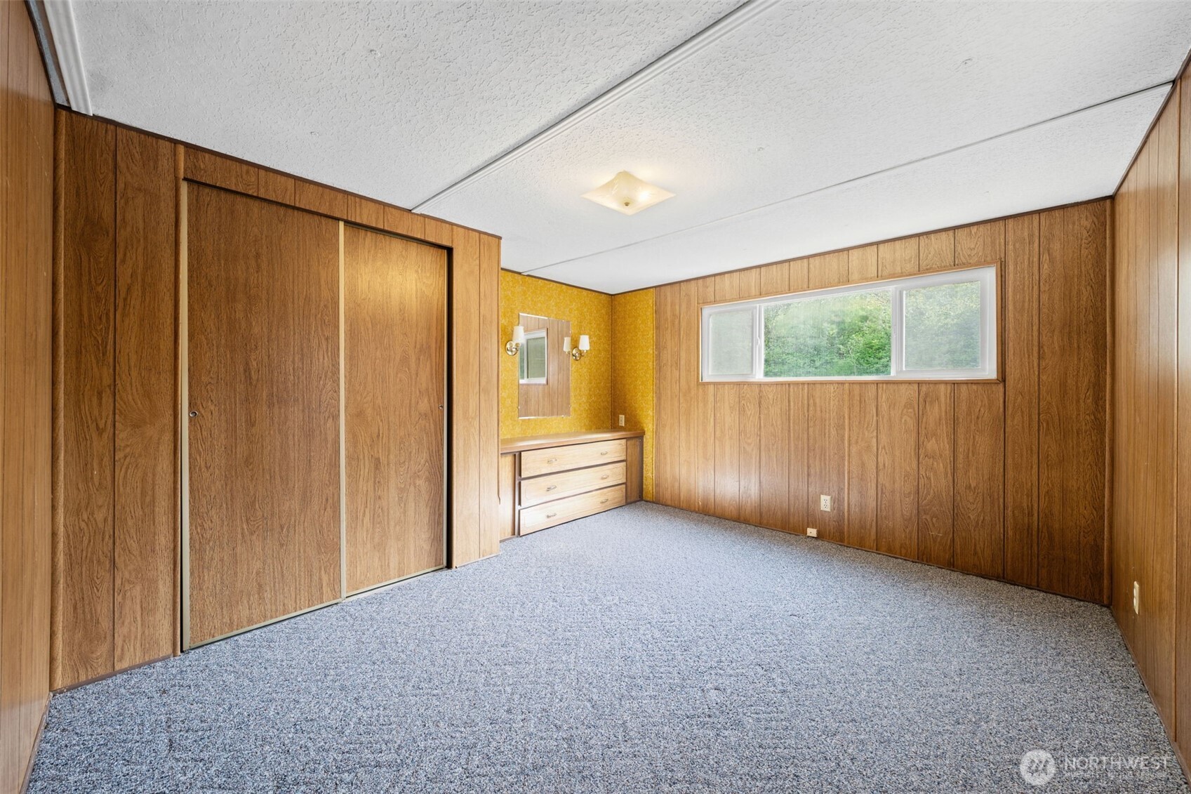 930 Trosper Road Southwest, Unit 33 Tumwater, WA 98512 - Photo 11 of 26 an empty room with windows