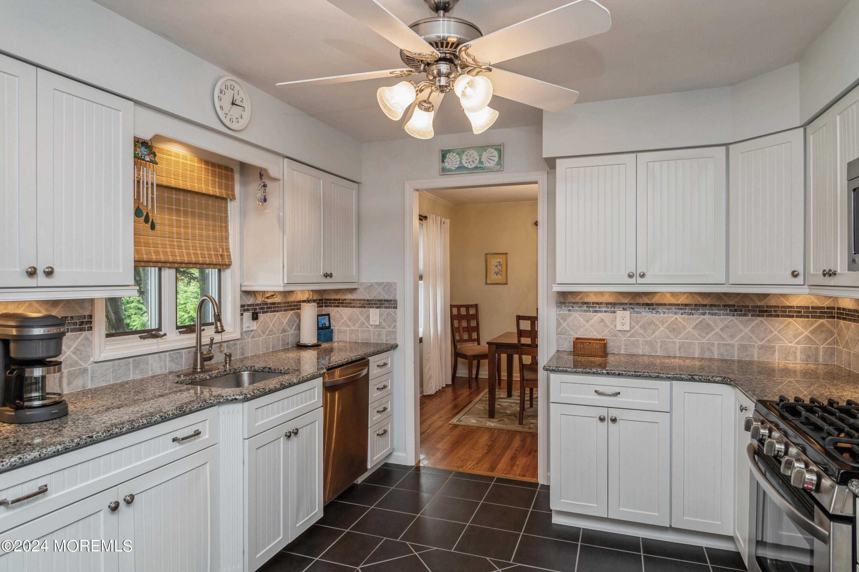 1208 Rue Avenue Point Pleasant, NJ 08742 - Photo 11 of 30 09_1208RueAve_177001_Kitchen1stlevel_HiR