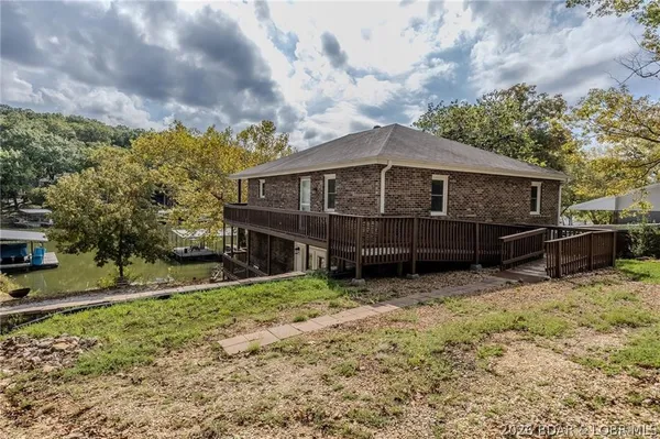 $490,000 | 28247 Cove Drive, Lincoln, MO 65338