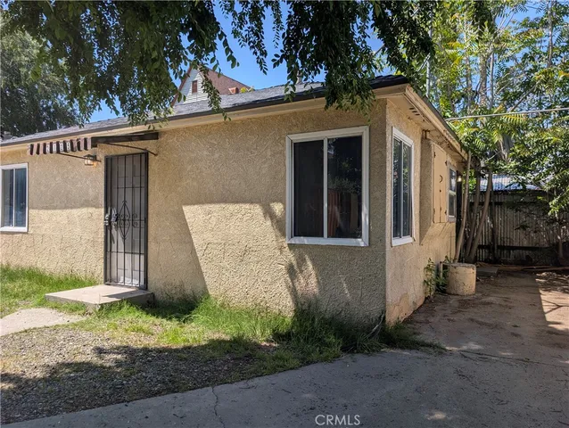 a view of a back yard of the house